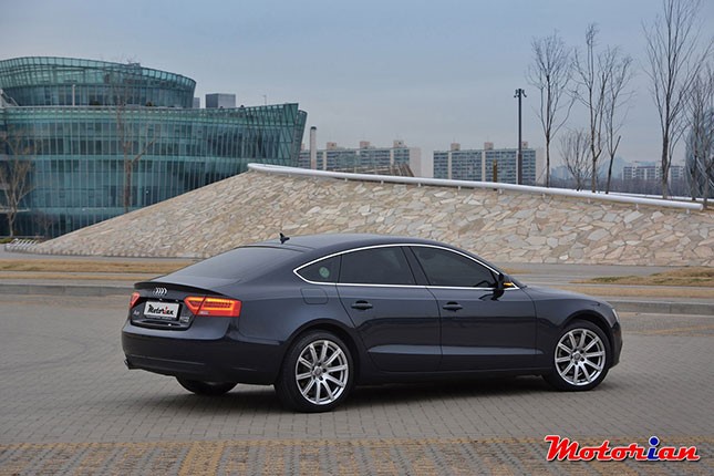 아우디 A5 스포트백 2.0 TDI 후측면
