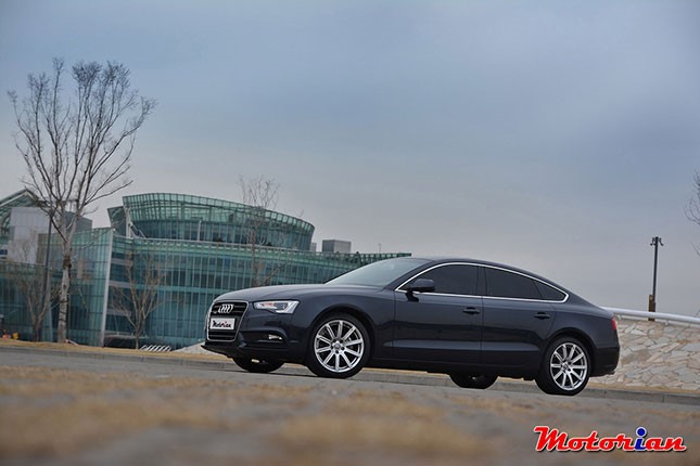 아우디 A5 스포트백 2.0 TDI 전측면2