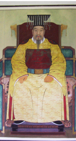 개성 고려박물관에 있는 왕건의 초상.<출처 : kallgan at ko.wikipedia.com >