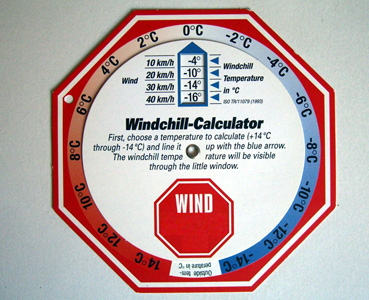 바람과 기온에 의해 결정되는 체감온도를 계산하는 온도계.